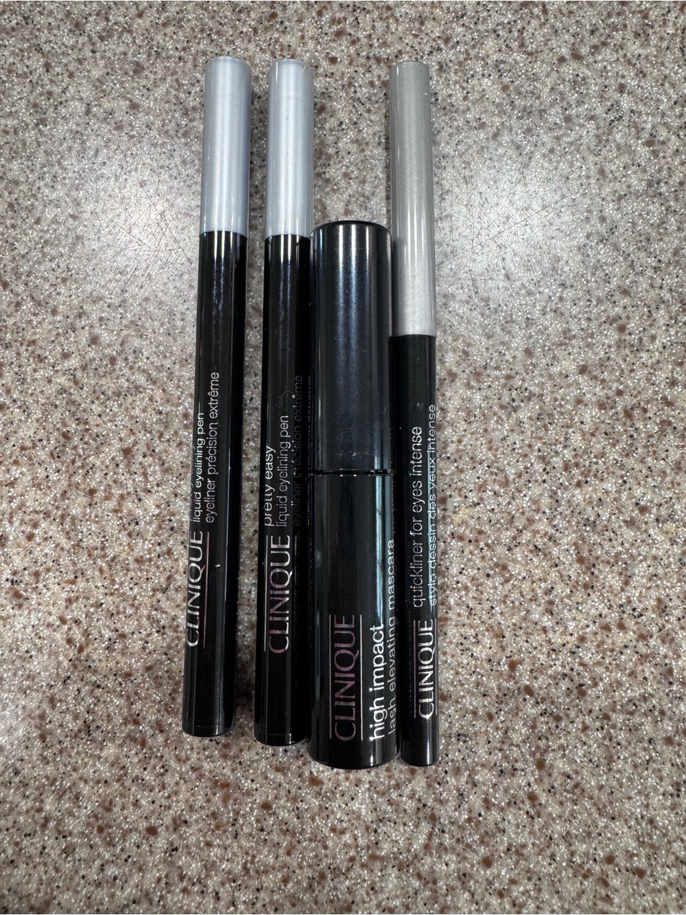 Clinique Lot pretty easy eyeliner, quickliner and high impact mascara